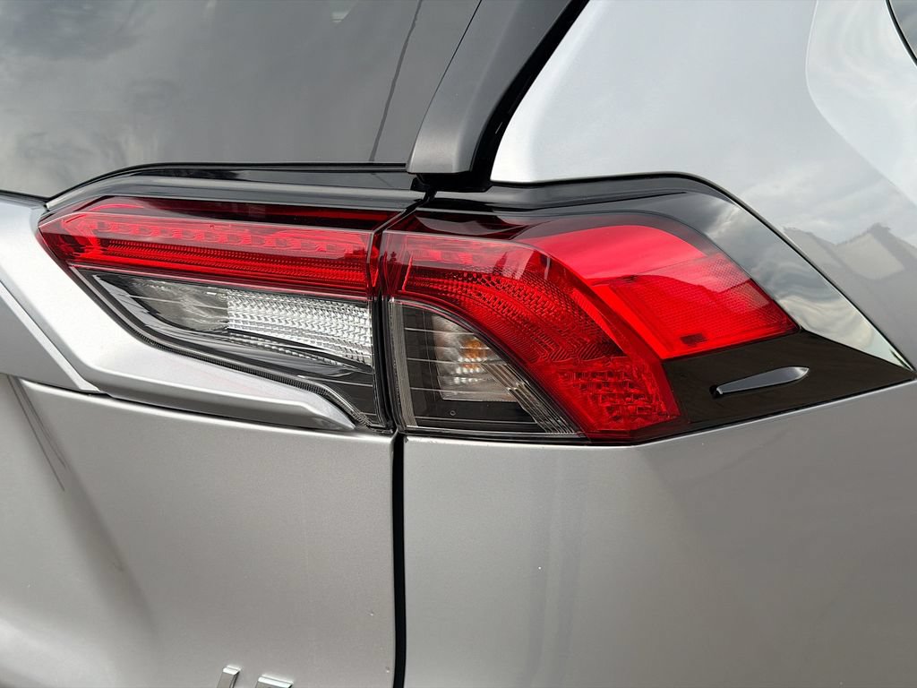 Used 2023 Toyota RAV4 LE AWD/4WD image 11