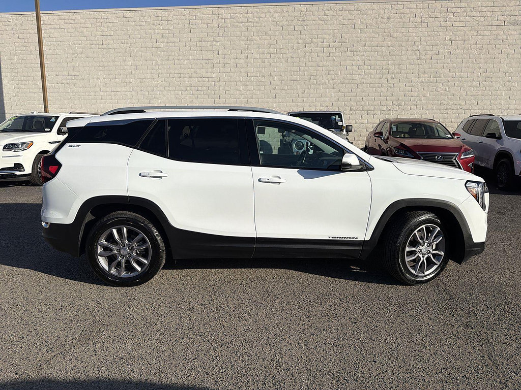 Used 2024 GMC Terrain SLT FWD image 4