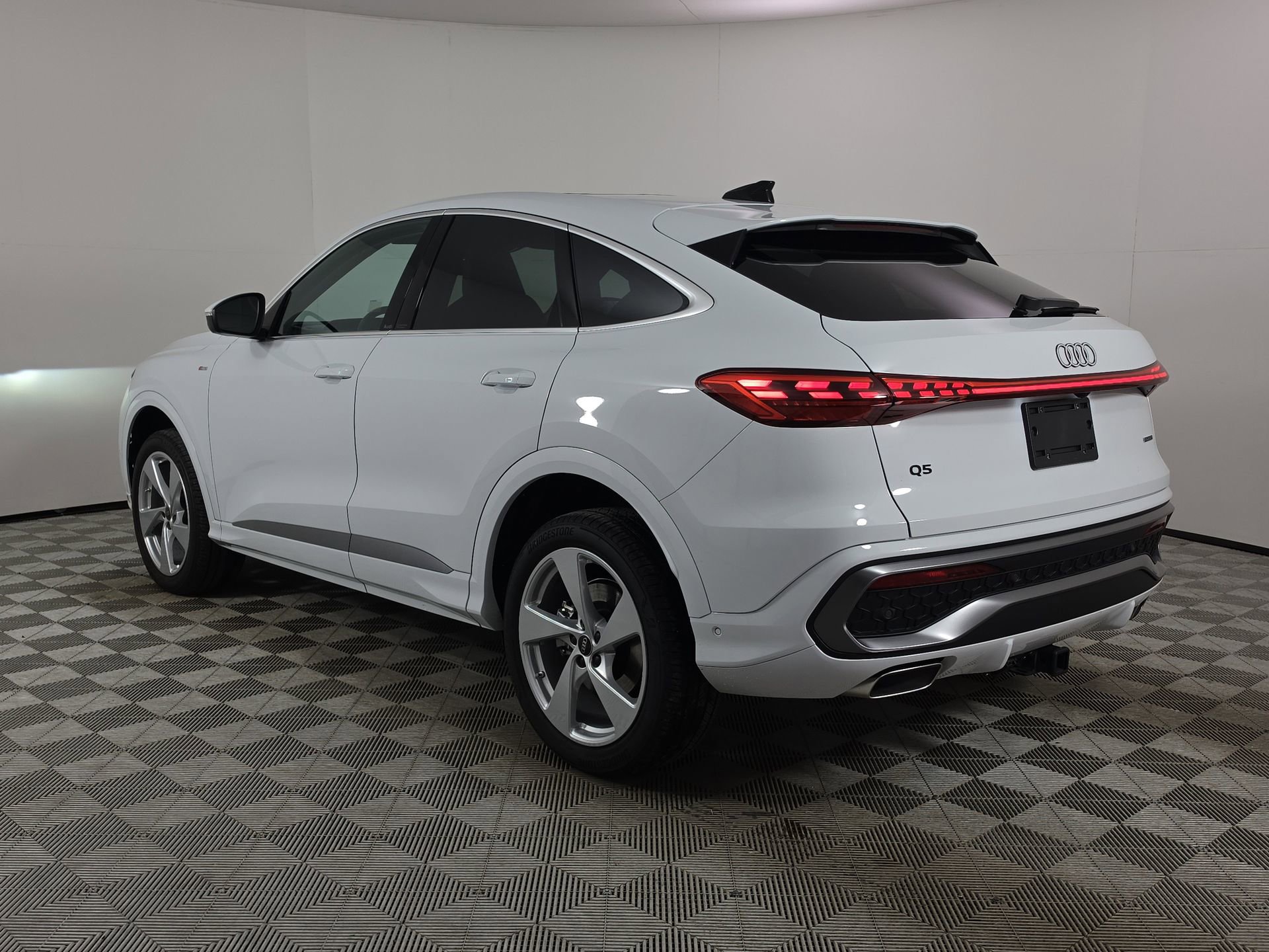 Certified 2025 Audi Q5 Premium Plus w/ Premium Plus AWD/4WD image 5