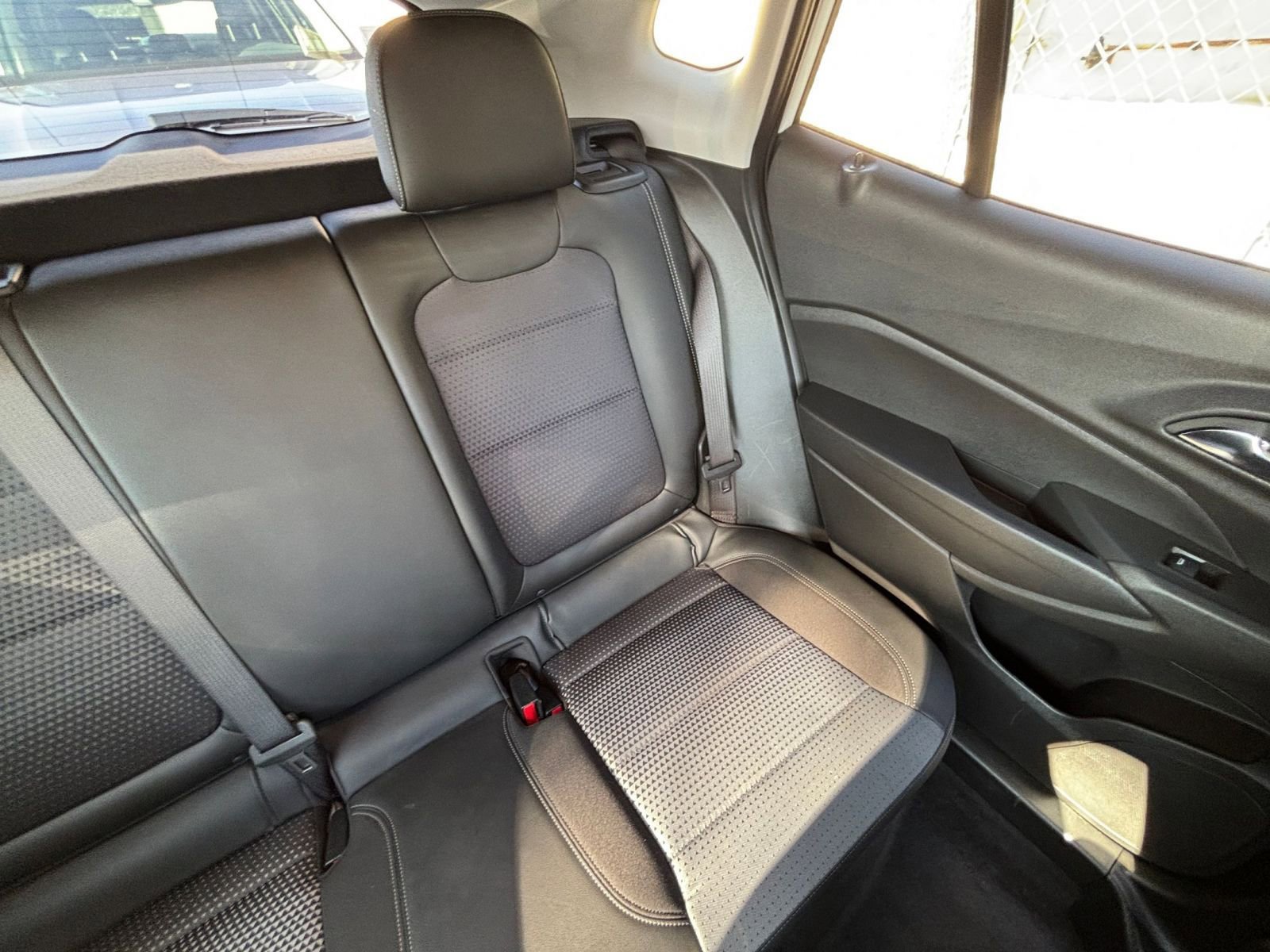 Used 2025 Chevrolet Trax LT w/ LT Convenience Package image 37