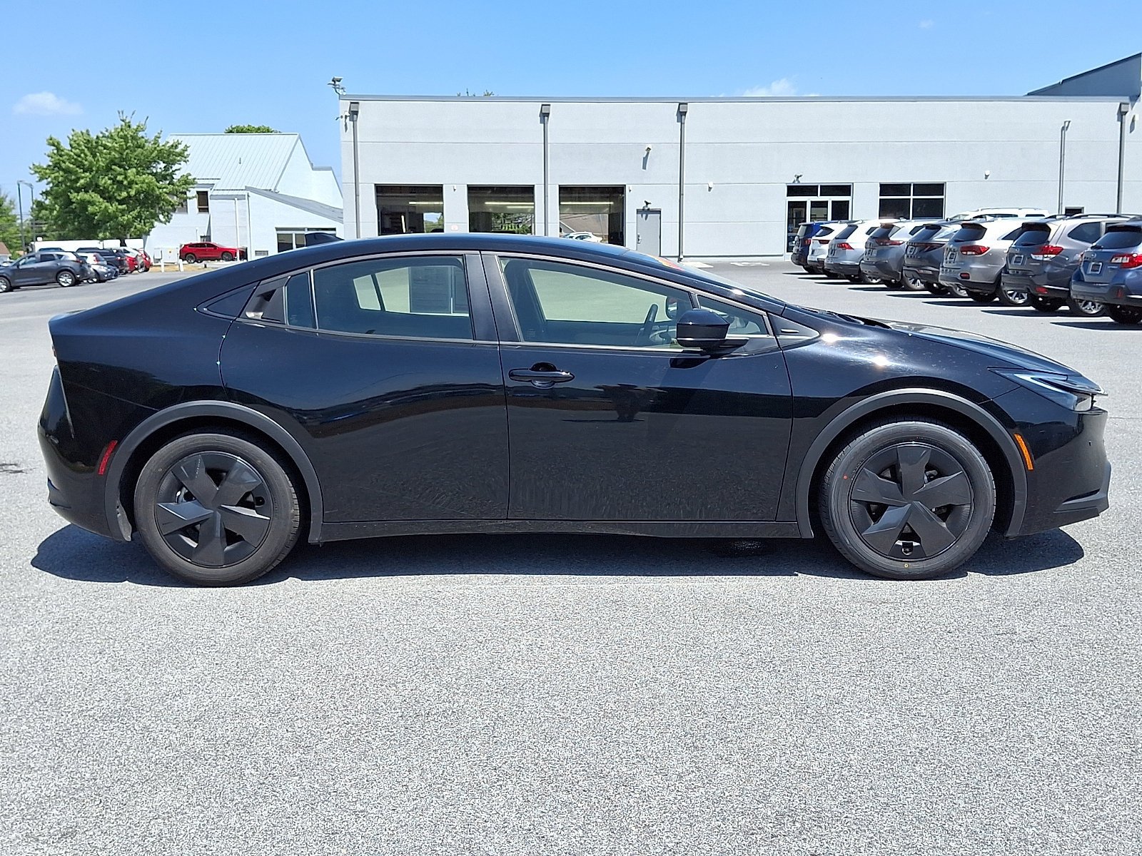 Used 2025 Toyota Prius LE FWD image 8