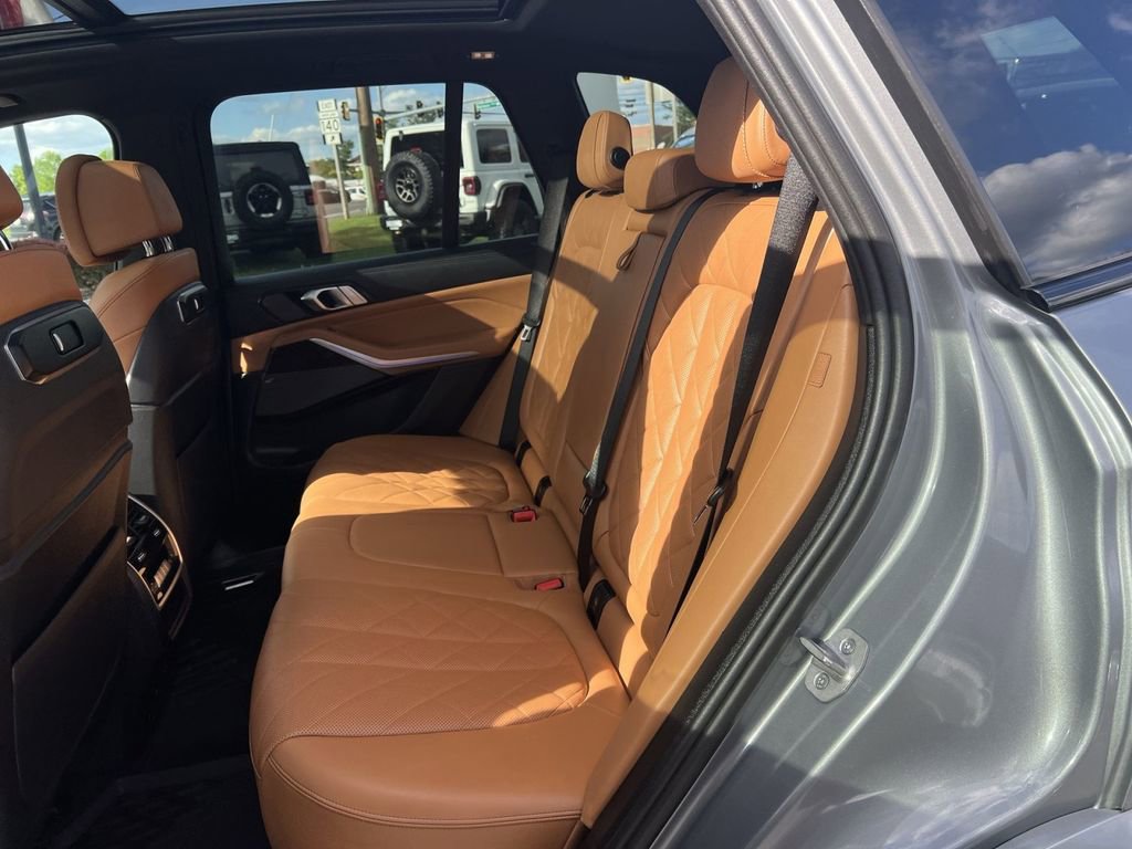 Used 2025 BMW X5 xDrive40i w/ M Sport Package AWD/4WD image 33