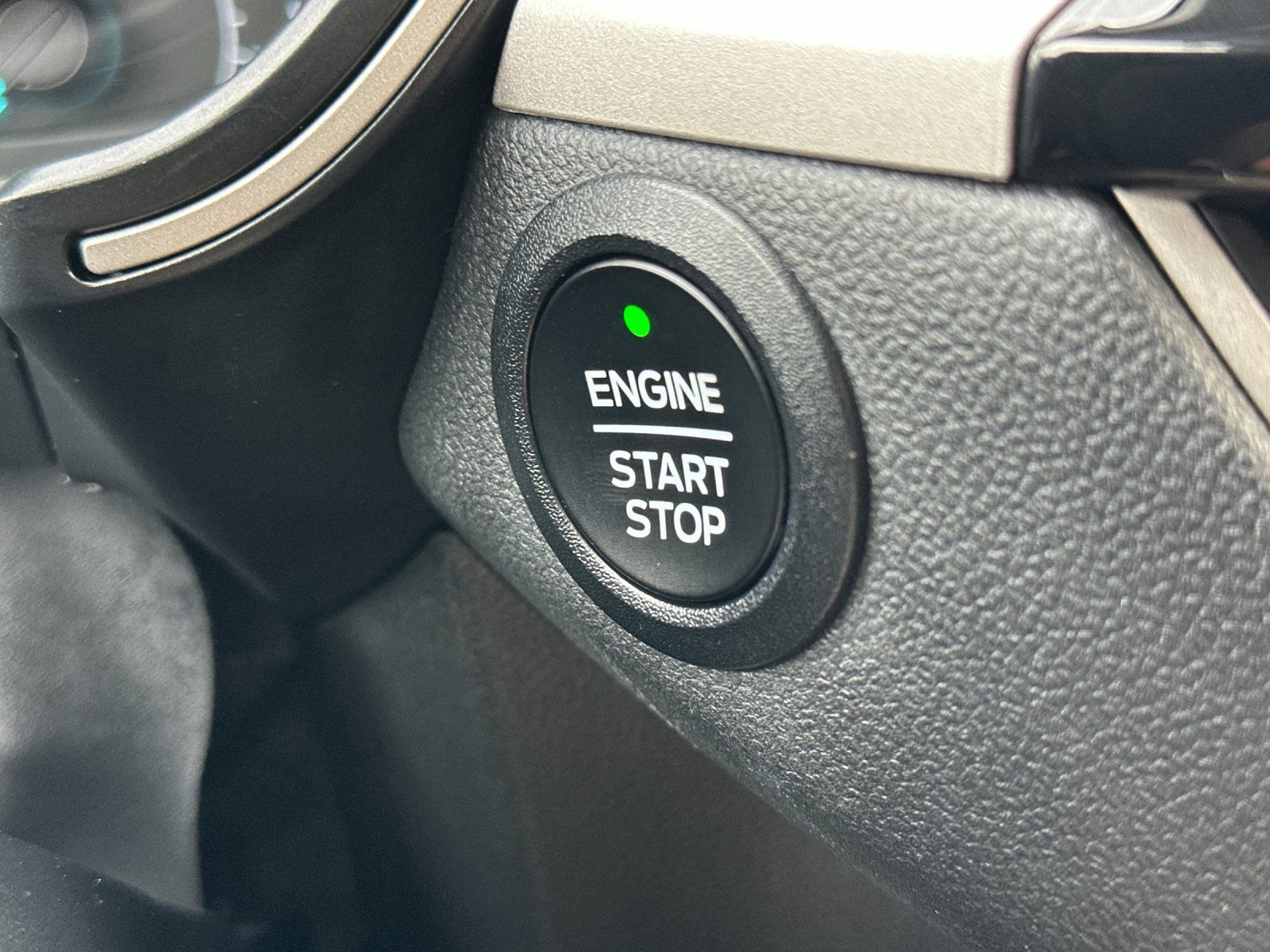 Certified 2022 Ford Escape SE w/ SE Sport Appearance Package image 23