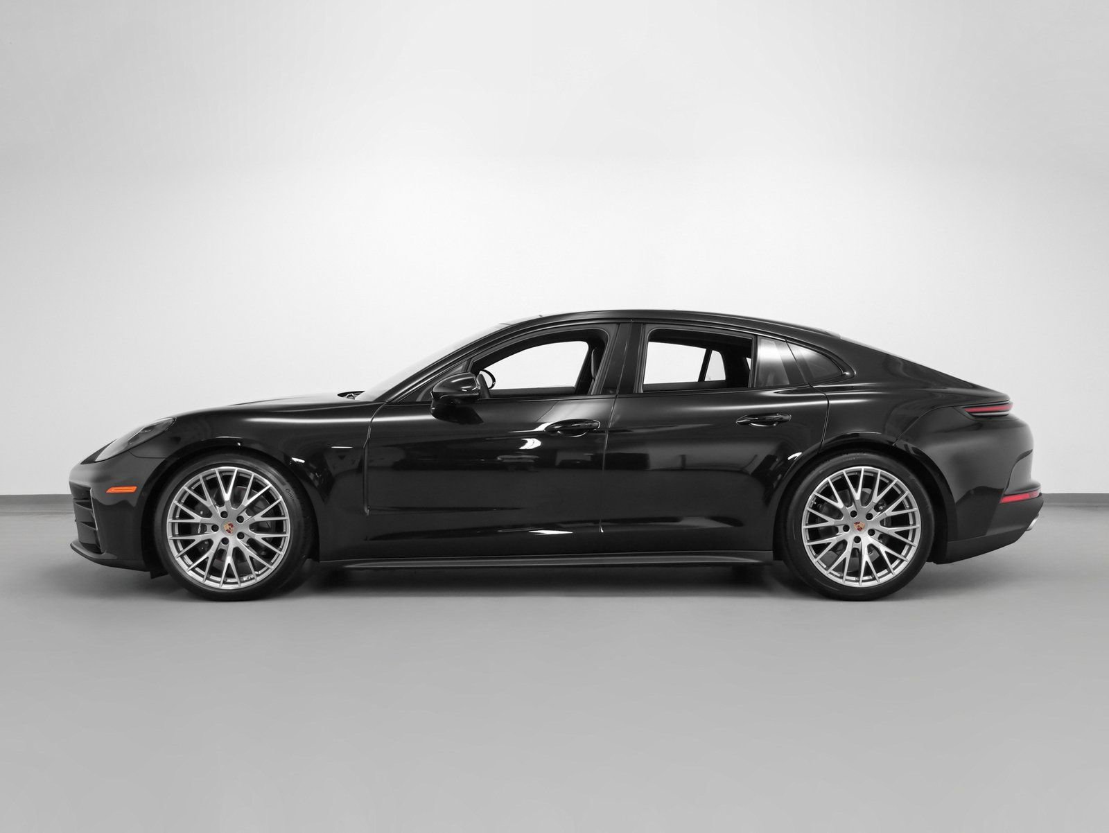 Certified 2025 Porsche Panamera 4 AWD/4WD image 2