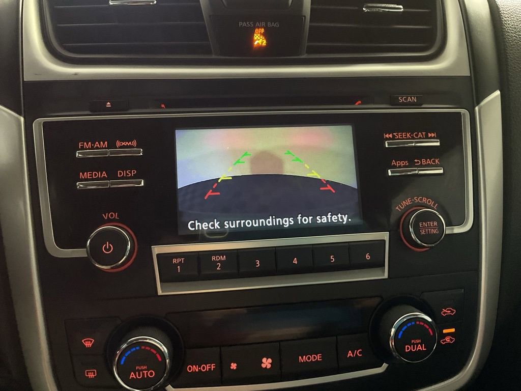 Used 2016 Nissan Altima 2.5 SL w/ Moonroof Package image 5