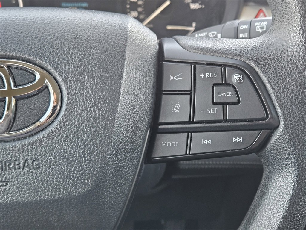 Used 2024 Toyota Sienna LE image 28