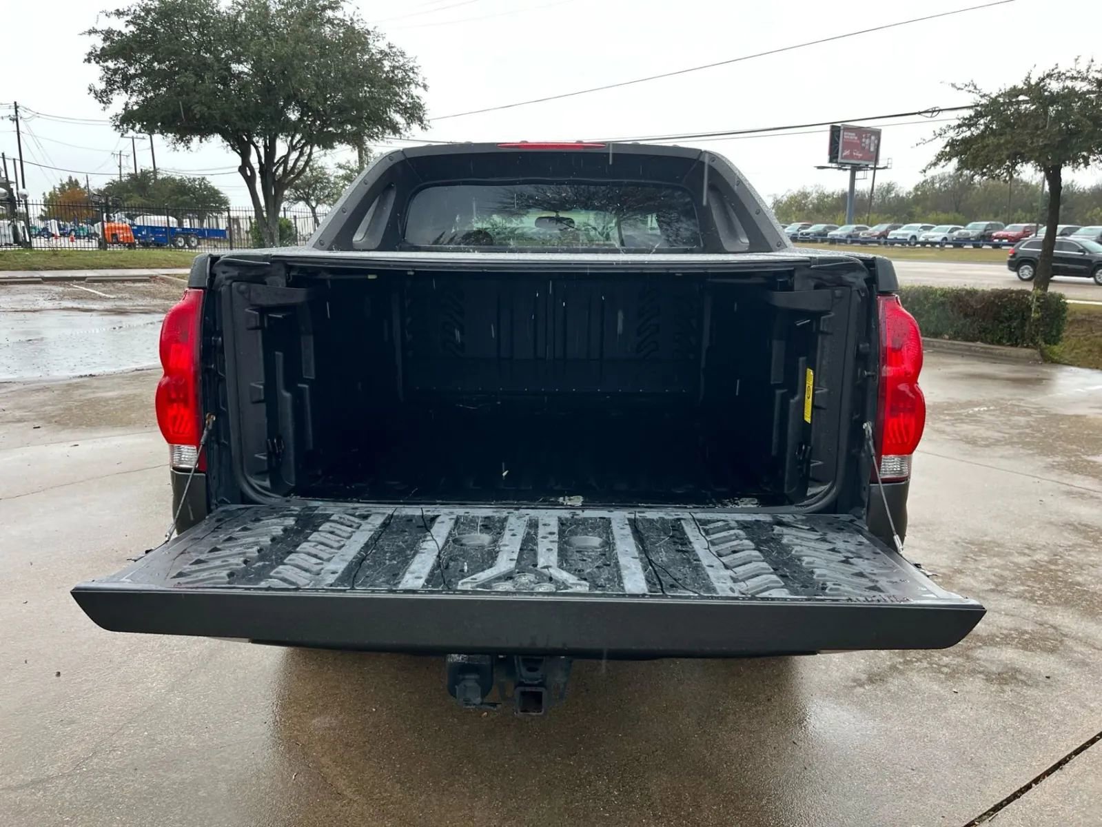 Used 2005 Chevrolet Avalanche Z66 w/ Preferred Equipment Group RWD image 7