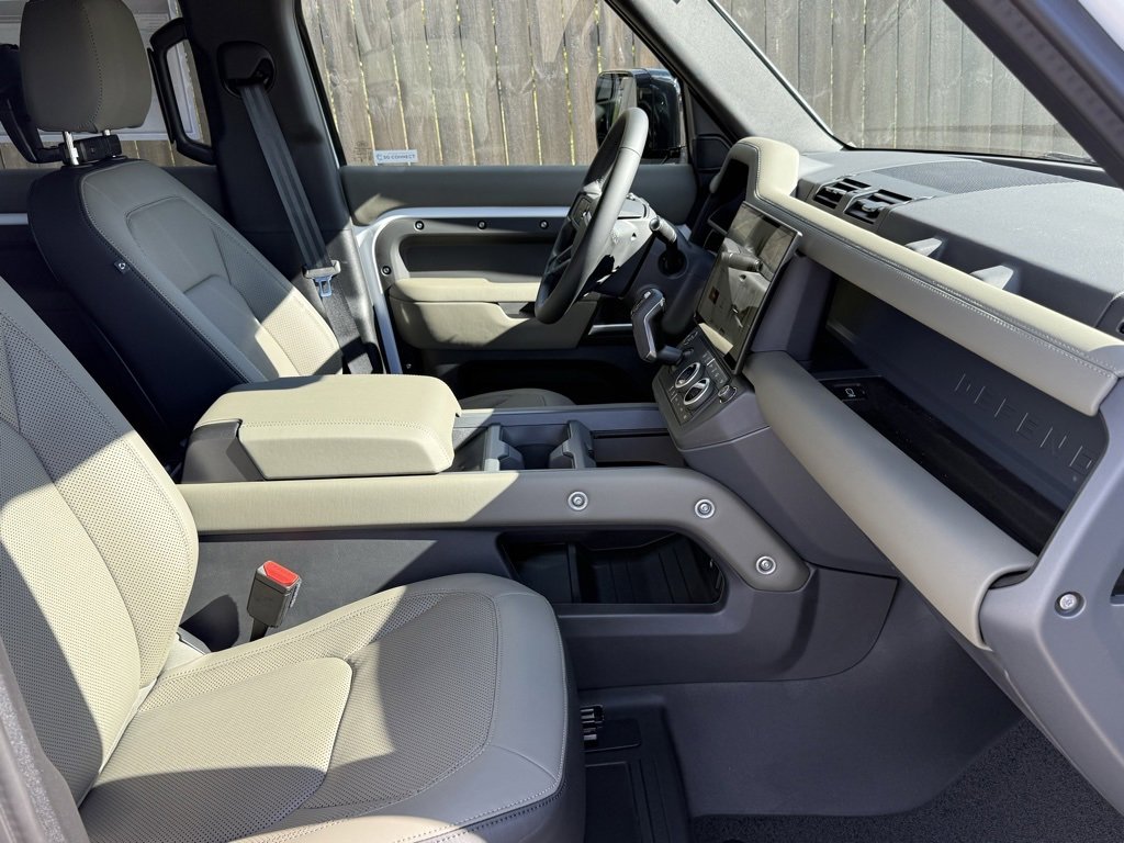 New 2026 Land Rover Defender 110 X-Dynamic SE image 12