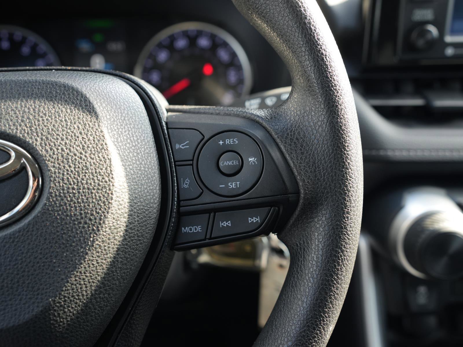 Used 2021 Toyota RAV4 LE image 22