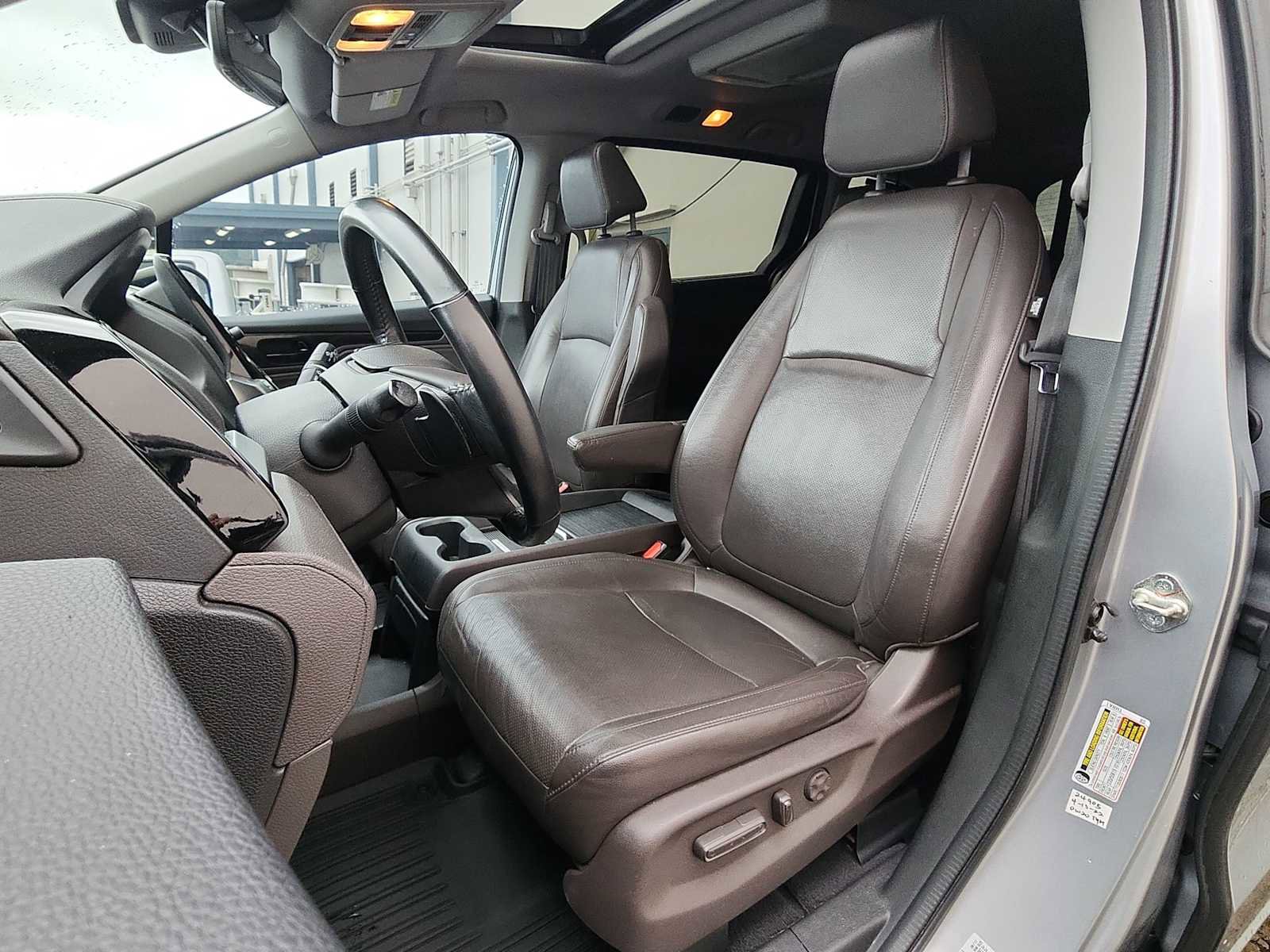 Used 2018 Honda Odyssey Elite image 12