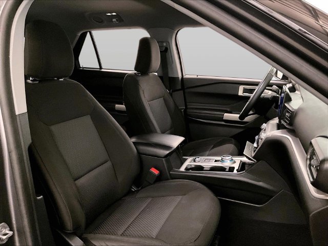 Used 2023 Ford Explorer XLT AWD/4WD image 7