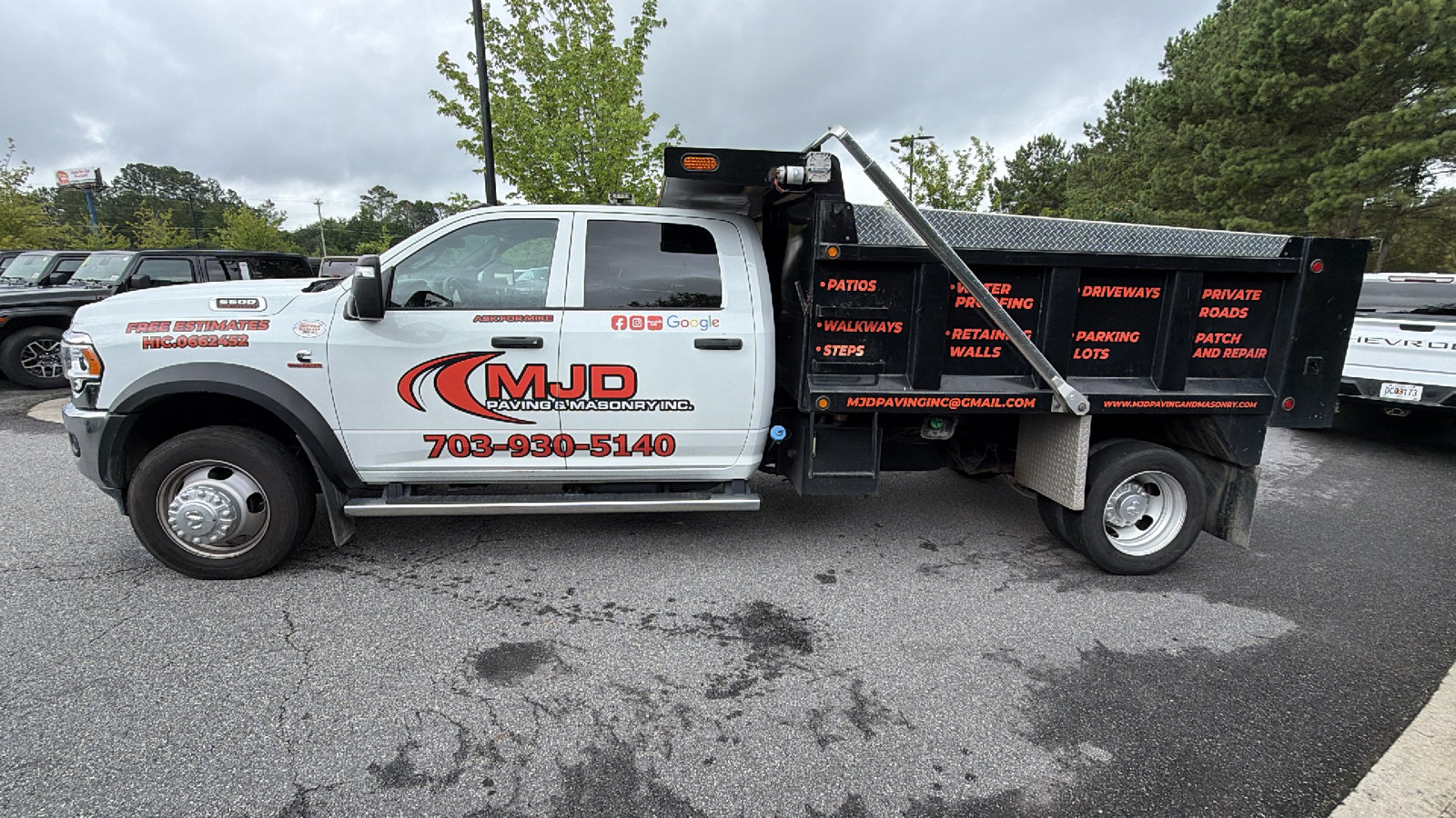 Used 2024 RAM 5500 Tradesman w/ Chrome Appearance Group AWD/4WD image 11