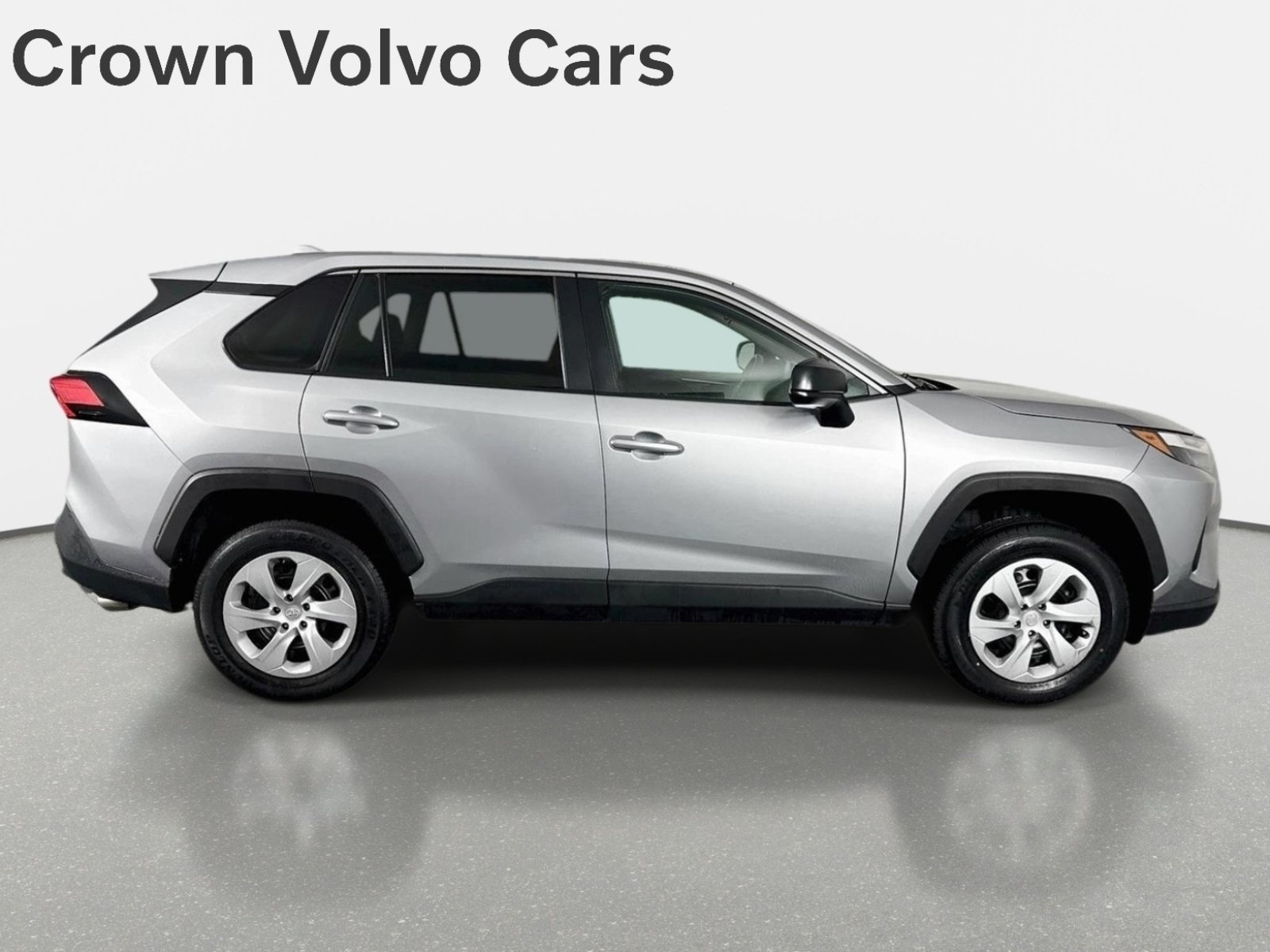 Used 2024 Toyota RAV4 LE FWD image 4