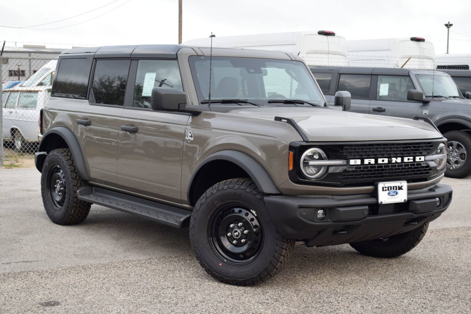 New 2026 Ford Bronco Outer Banks image 3