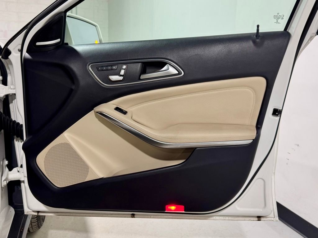 Used 2020 Mercedes-Benz GLA 250 4MATIC w/ Premium Package image 27