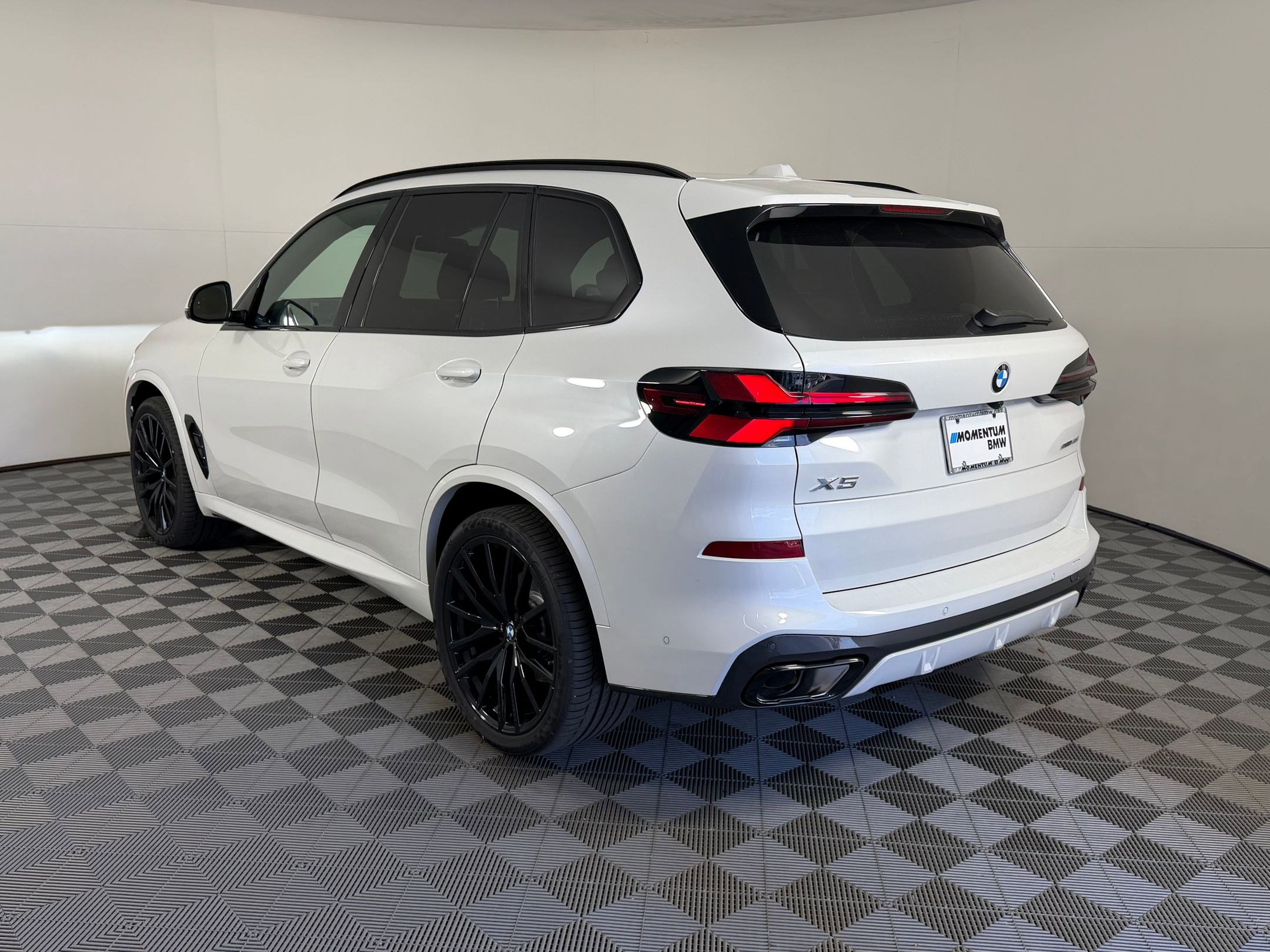 New 2026 BMW X5 sDrive40i image 3