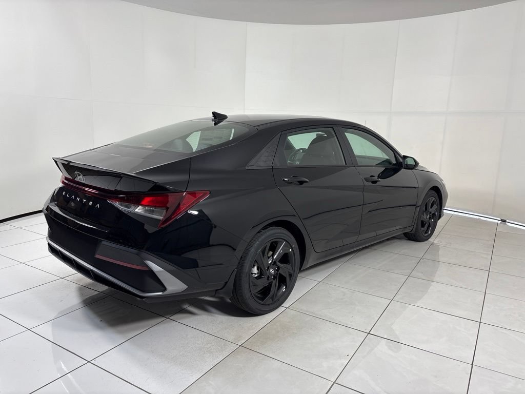 New 2026 Hyundai Elantra SEL Sport FWD image 5