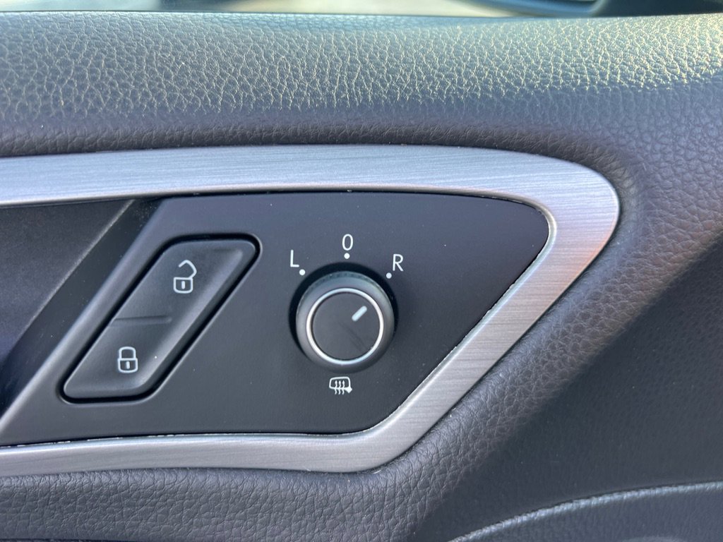 Used 2015 Volkswagen Golf S image 23