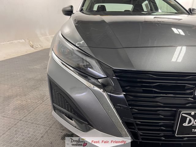 Used 2025 Nissan Altima 2.5 SV FWD image 11