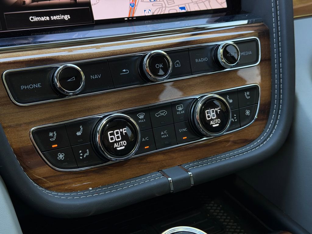 Certified 2025 Bentley Bentayga AWD/4WD image 25
