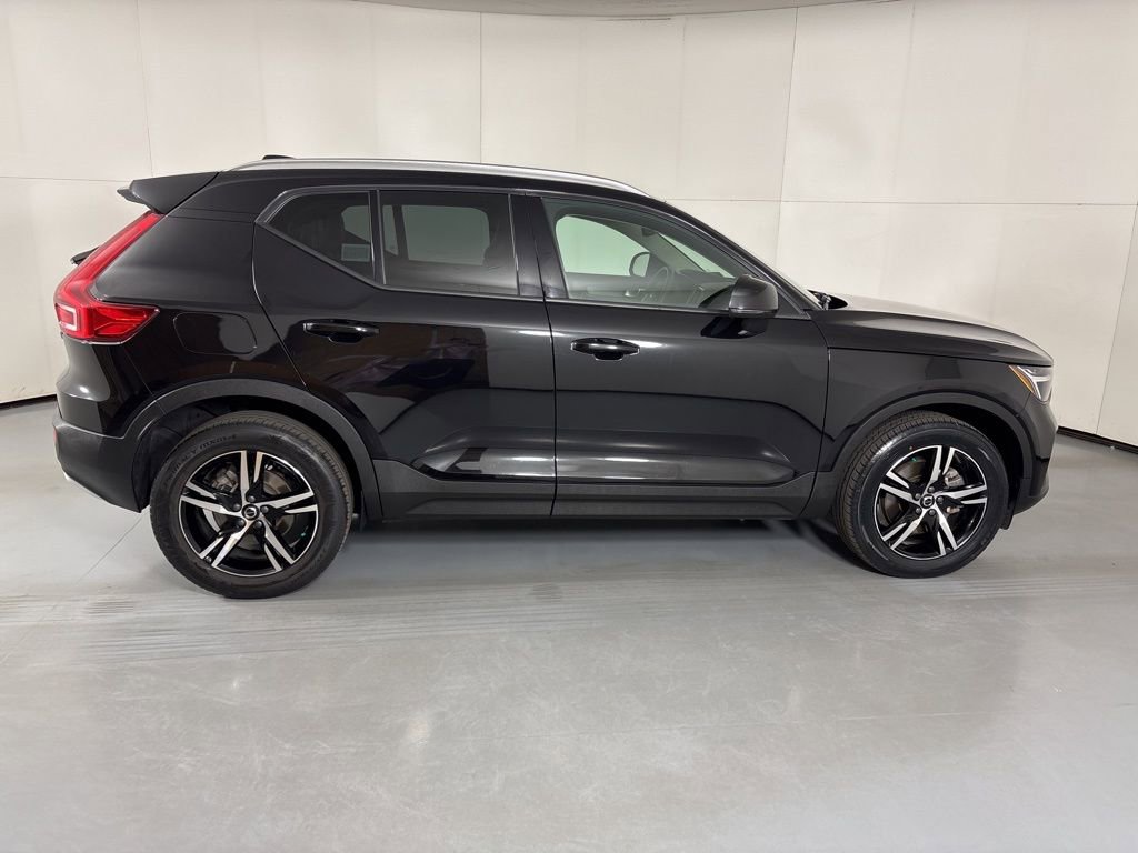 Used 2023 Volvo XC40 B5 Core w/ Protection Package Premier image 9