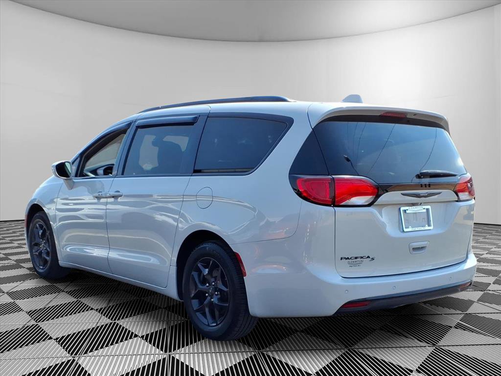 Used 2020 Chrysler Pacifica Touring-L Plus FWD image 7