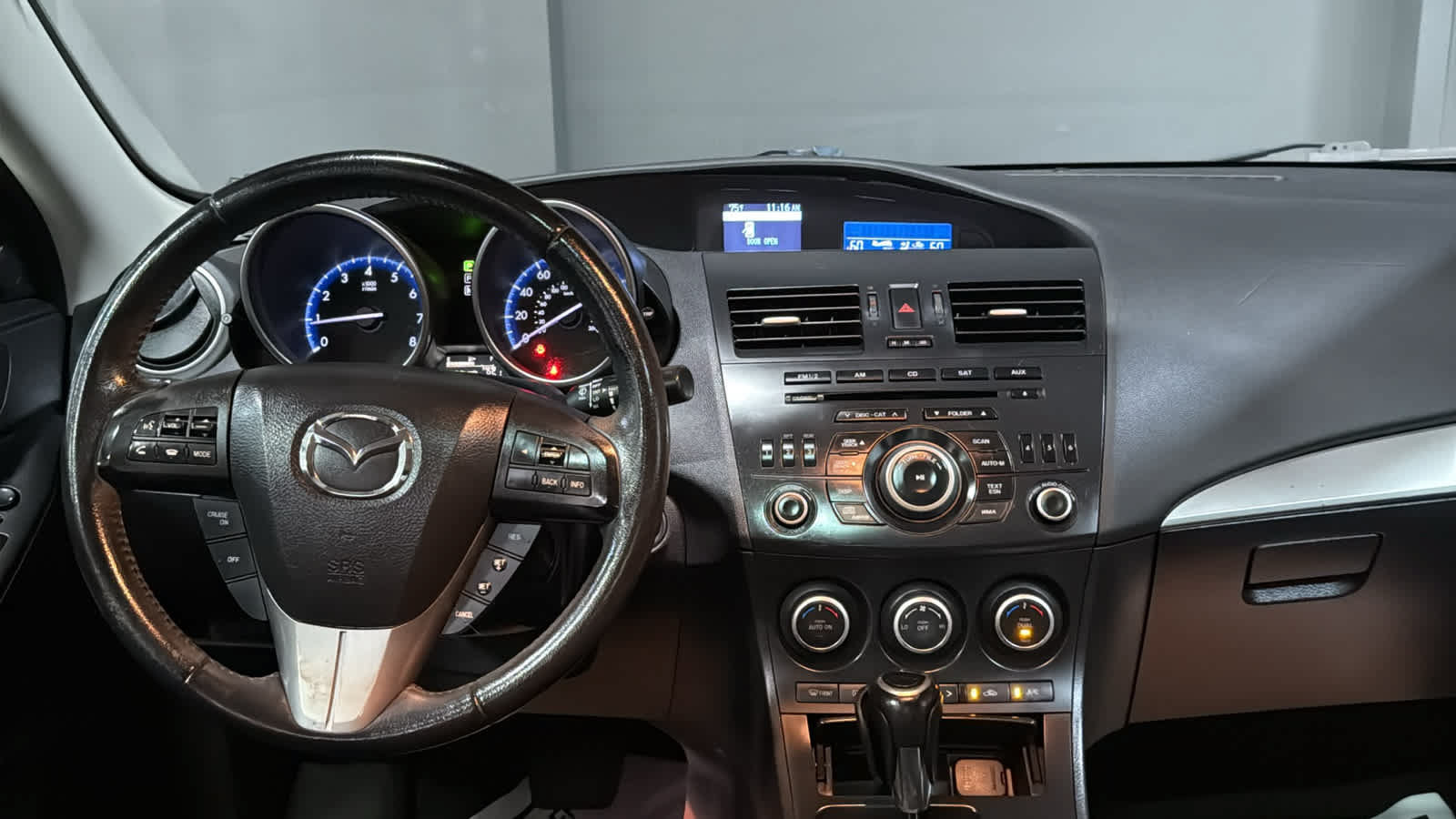 Used 2013 MAZDA MAZDA3 i Touring w/ Preferred Equipment Pkg FWD image 25