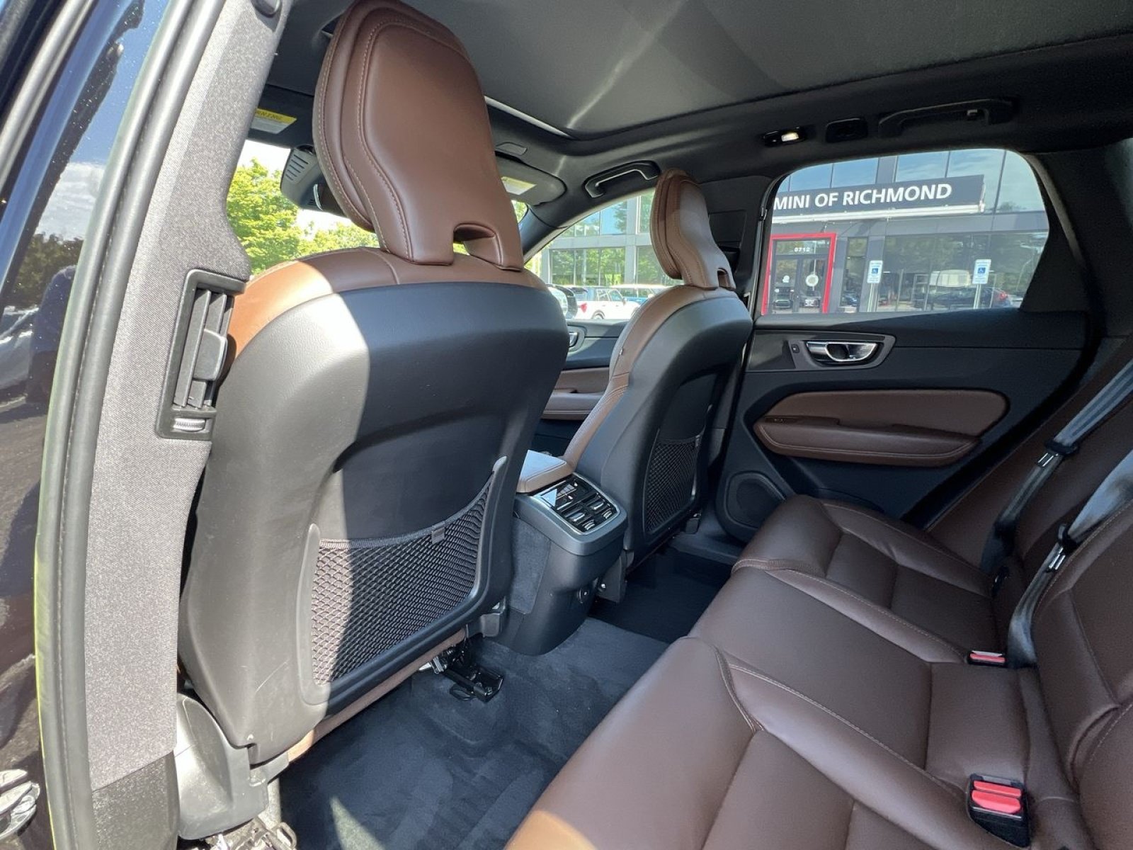 Used 2023 Volvo XC60 B5 Ultimate w/ Climate Package AWD/4WD image 23
