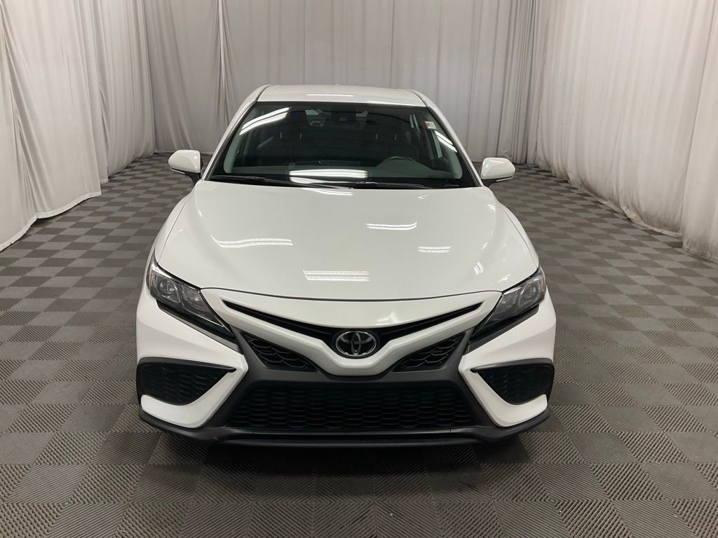 Used 2024 Toyota Camry SE image 9