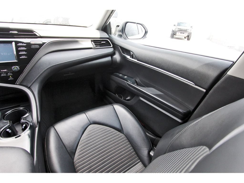 Used 2020 Toyota Camry SE FWD image 10