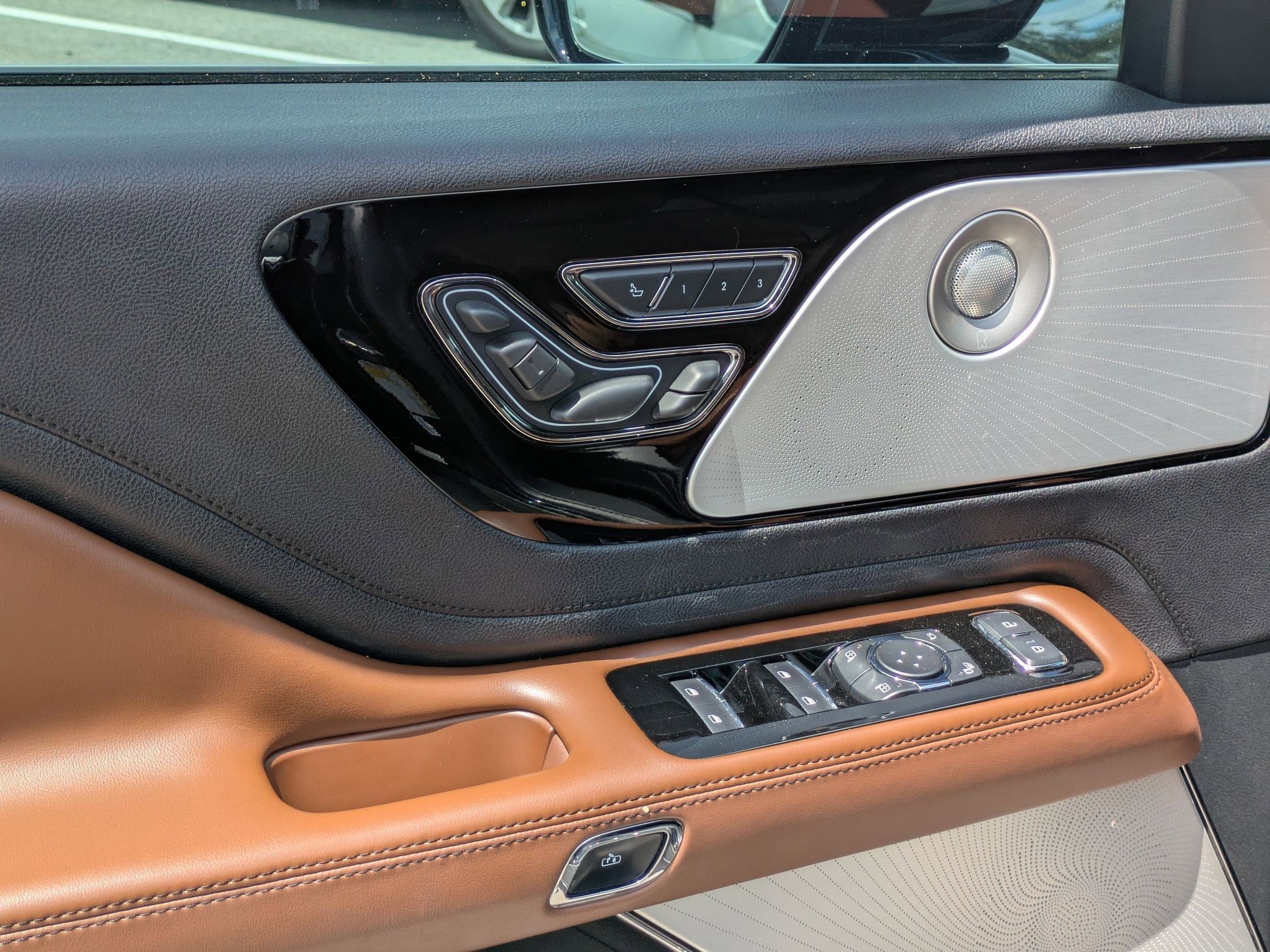 Used 2021 Lincoln Aviator Reserve w/ Equipment Group 208A image 12