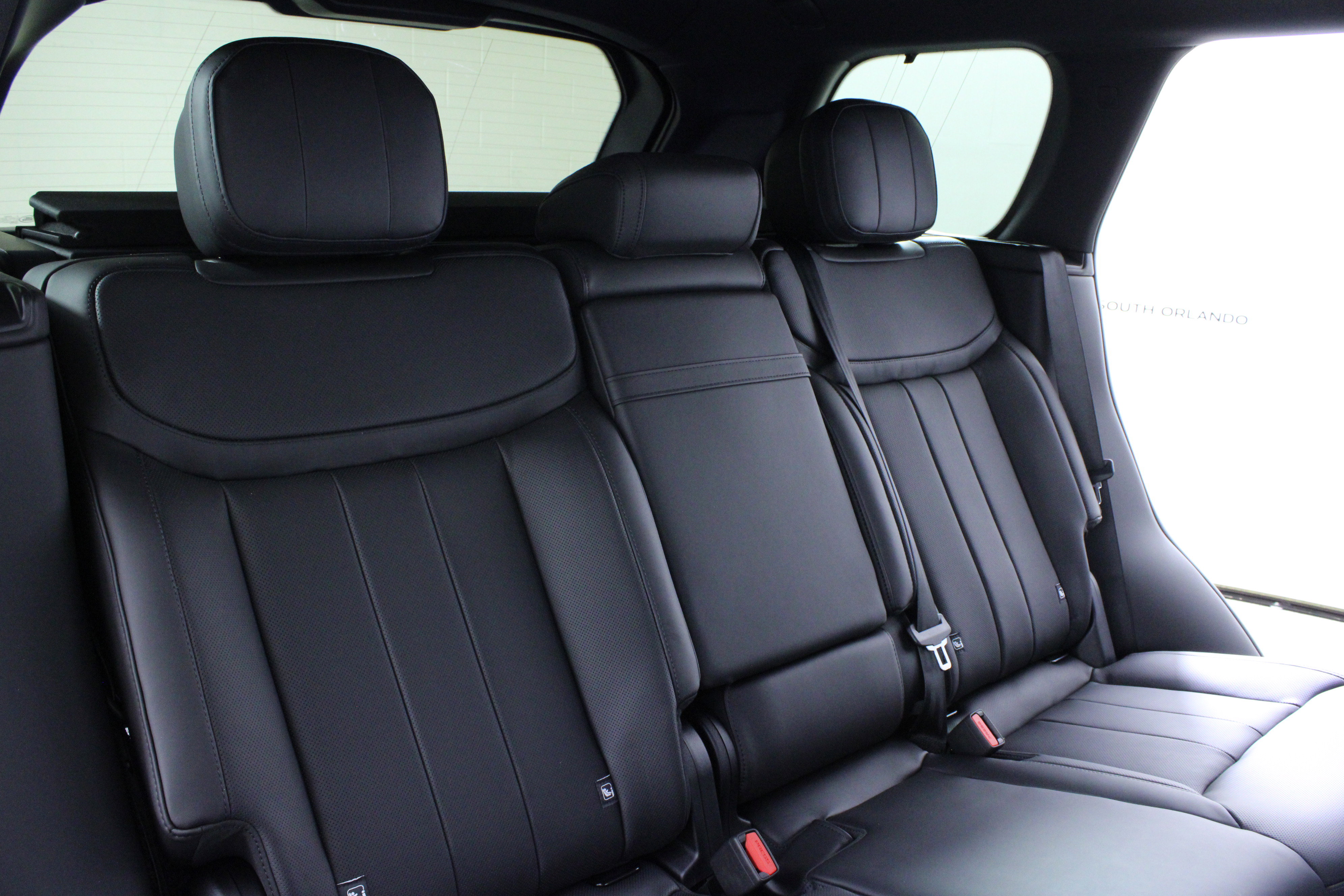 New 2026 Land Rover Range Rover SE image 12