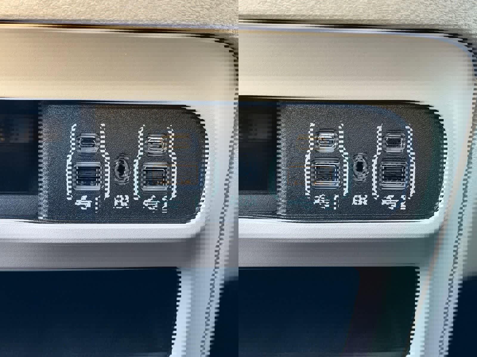 Used 2024 Chrysler Voyager LX image 26