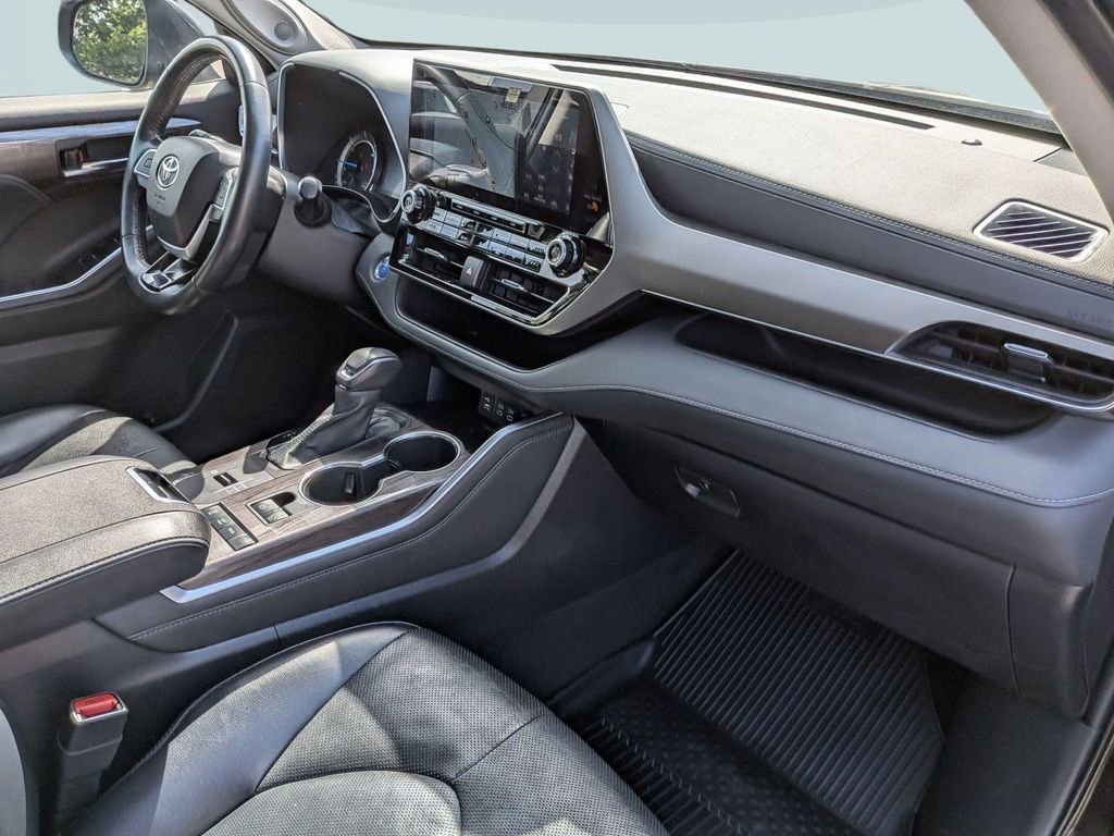 Used 2022 Toyota Highlander Limited image 30