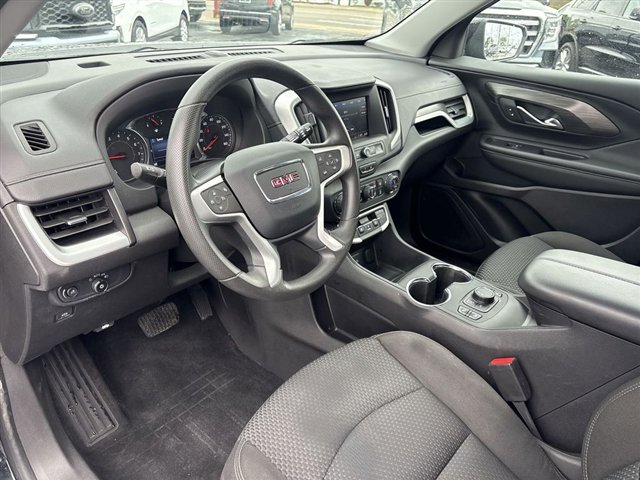 Used 2024 GMC Terrain SLE w/ Driver Convenience Package FWD image 10
