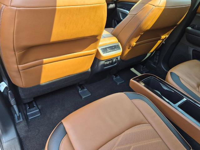 Certified 2025 Nissan Pathfinder Platinum FWD image 22