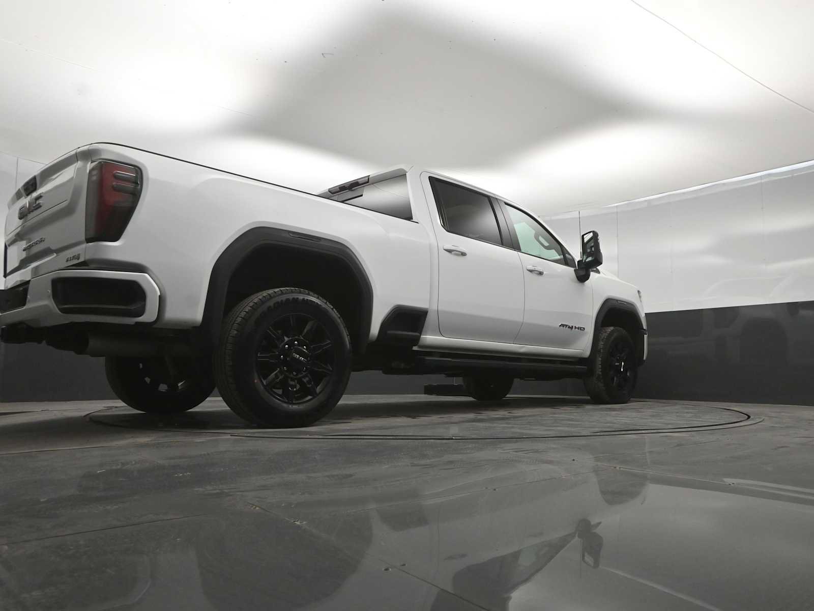 Used 2024 GMC Sierra 2500 AT4 w/ AT4 Preferred Package AWD/4WD image 40