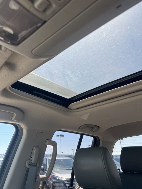 Used 2011 Nissan Frontier SL w/ Moonroof Pkg AWD/4WD image 17