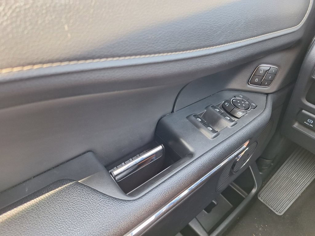 Used 2024 Ford Expedition XLT RWD image 20