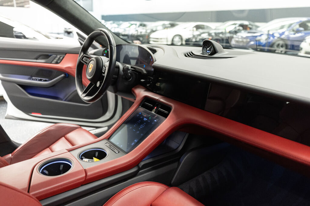 Used 2020 Porsche Taycan Turbo image 14