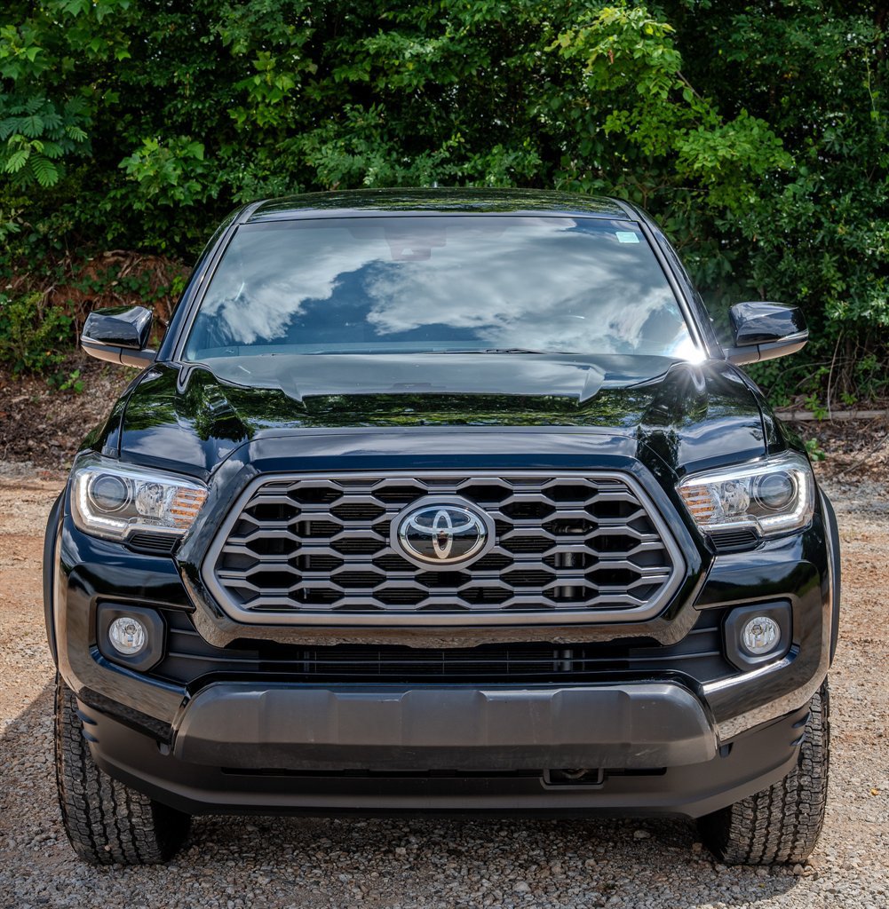 Used 2023 Toyota Tacoma TRD Off-Road w/ Technology Package AWD/4WD image 8