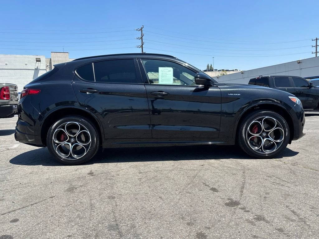 Used 2023 Alfa Romeo Stelvio Veloce AWD/4WD image 2