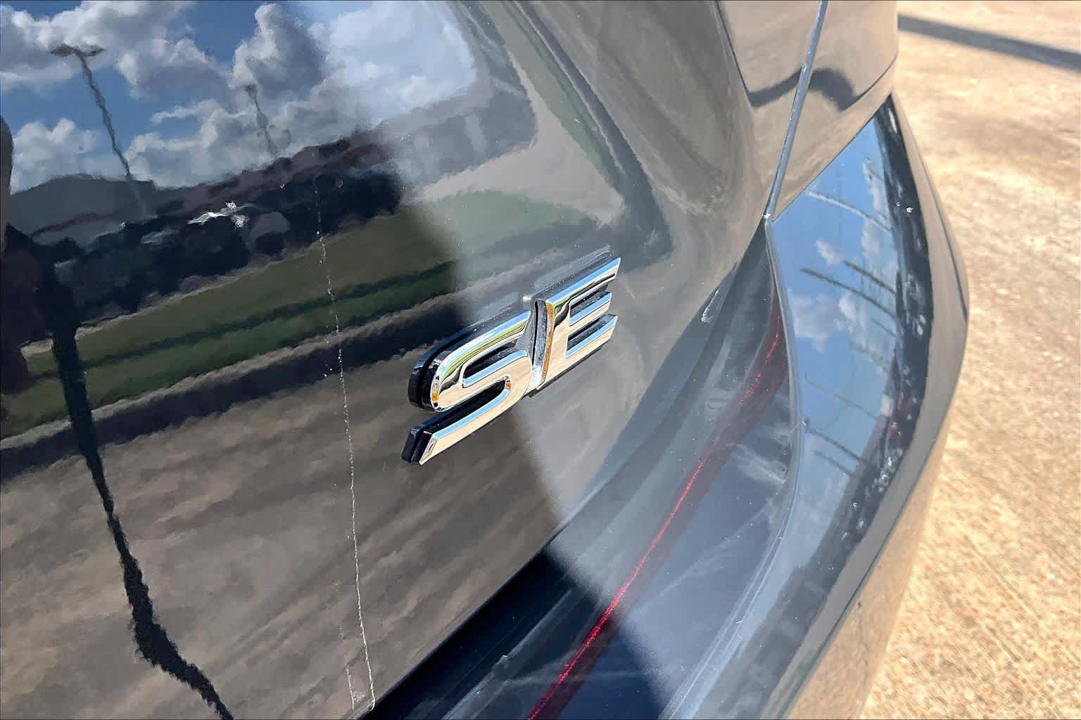 Used 2026 Toyota Camry SE FWD image 10