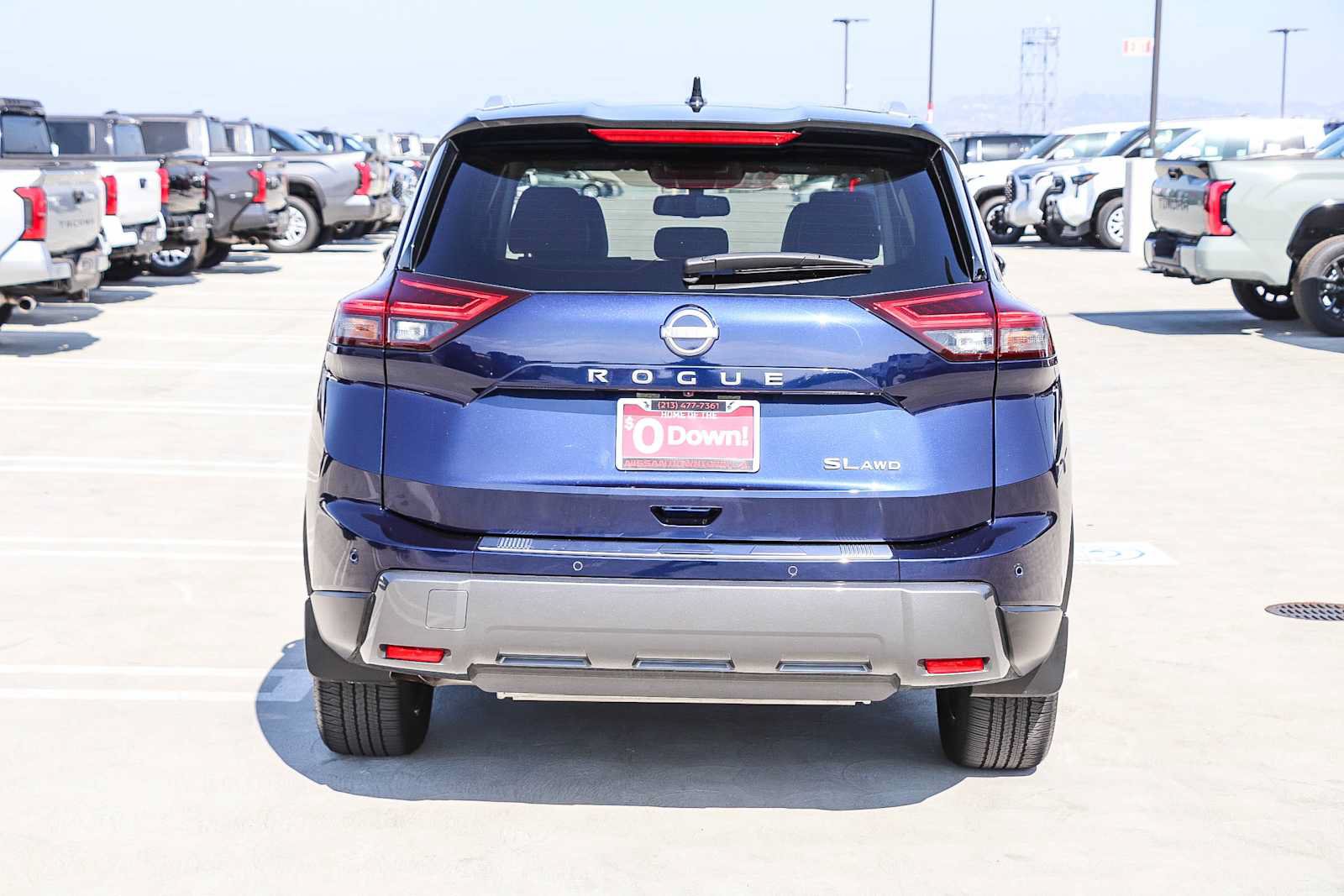 Used 2025 Nissan Rogue SL AWD/4WD image 7