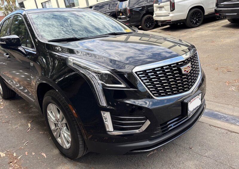 Certified 2023 Cadillac XT5 Luxury FWD image 2