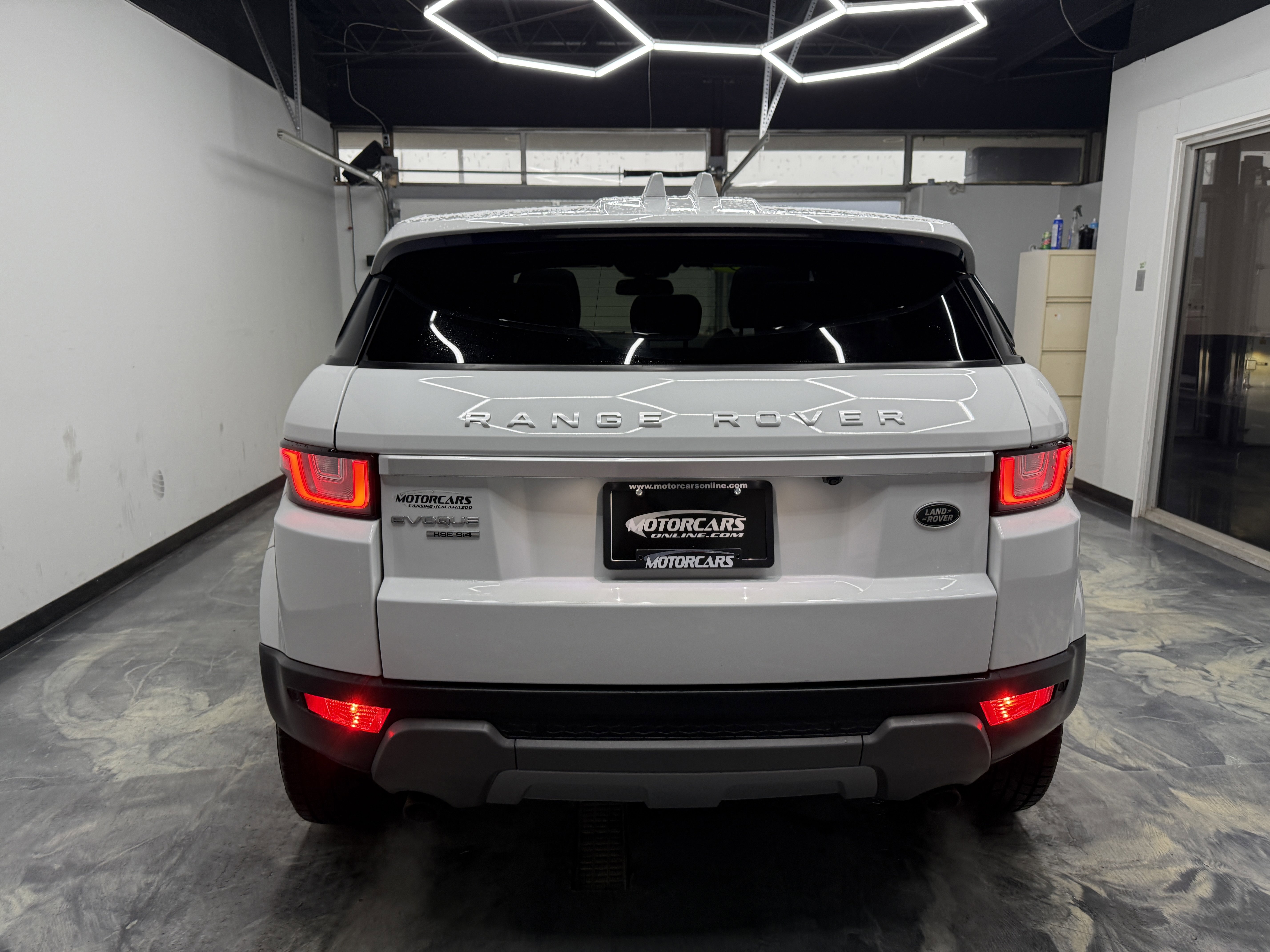 Used 2017 Land Rover Range Rover Evoque HSE image 4