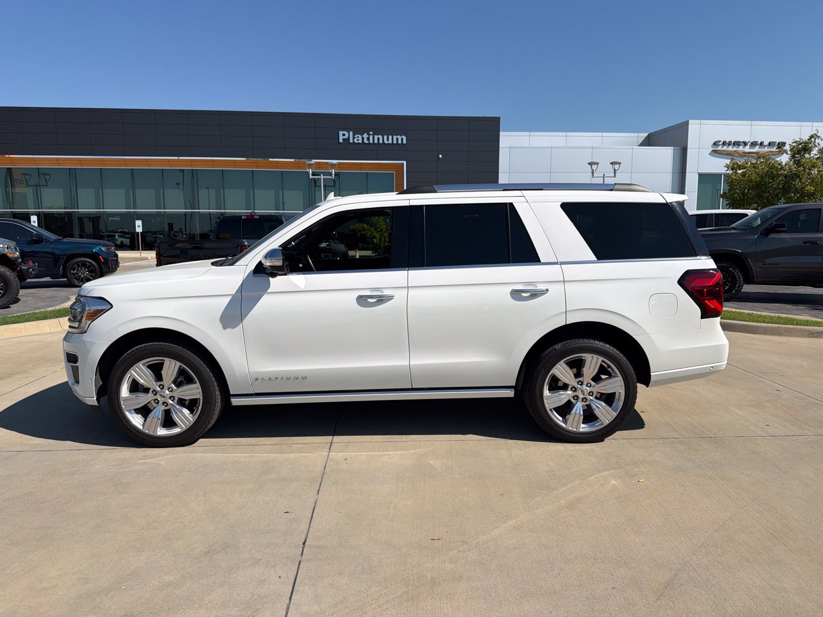 Used 2024 Ford Expedition Platinum RWD image 2
