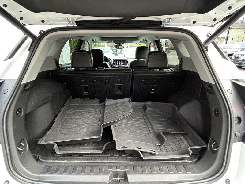 Used 2023 GMC Terrain AT4 w/ Tech Package AWD/4WD image 15