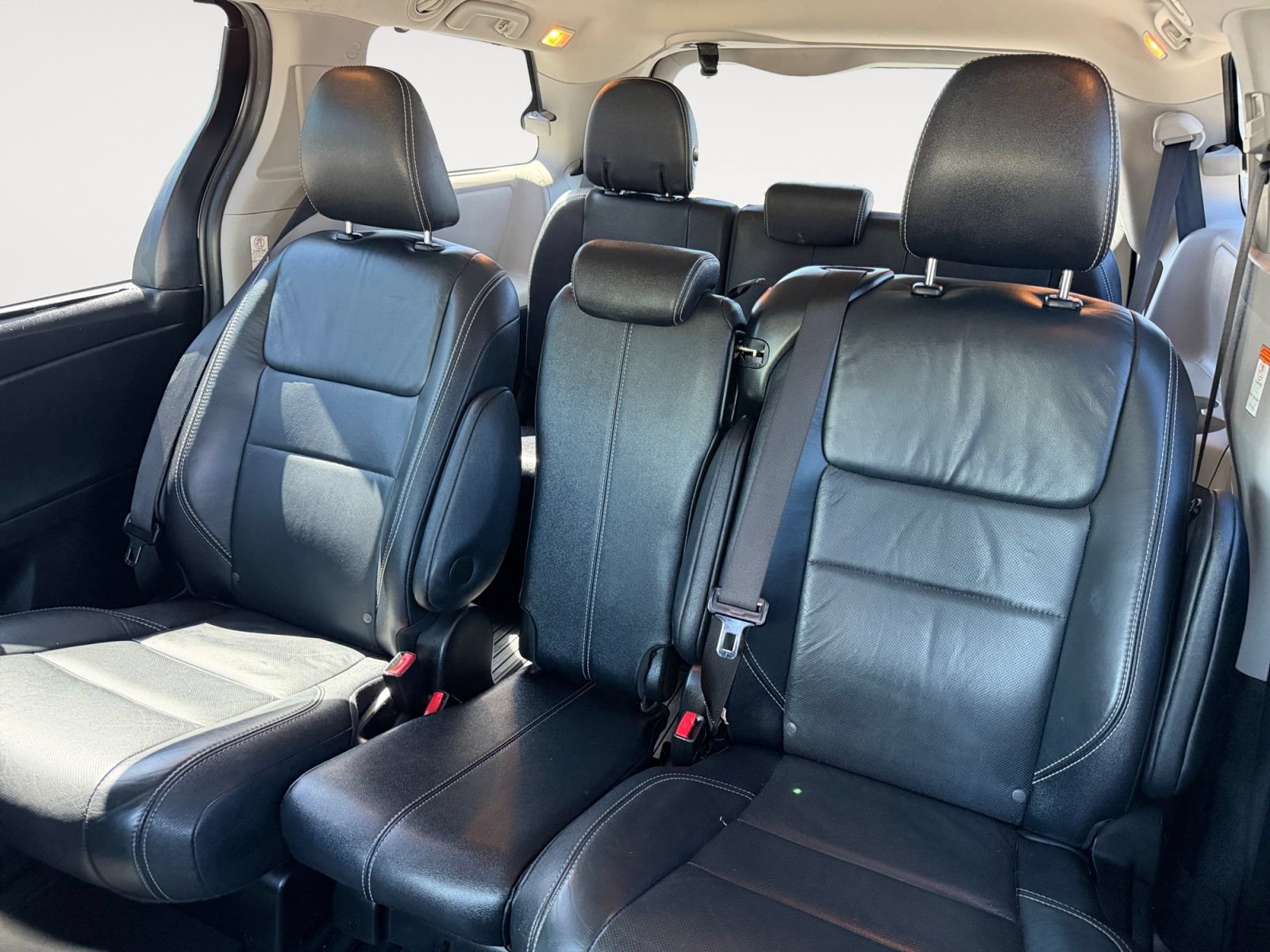 Used 2017 Toyota Sienna SE w/ SE Preferred Package FWD image 13
