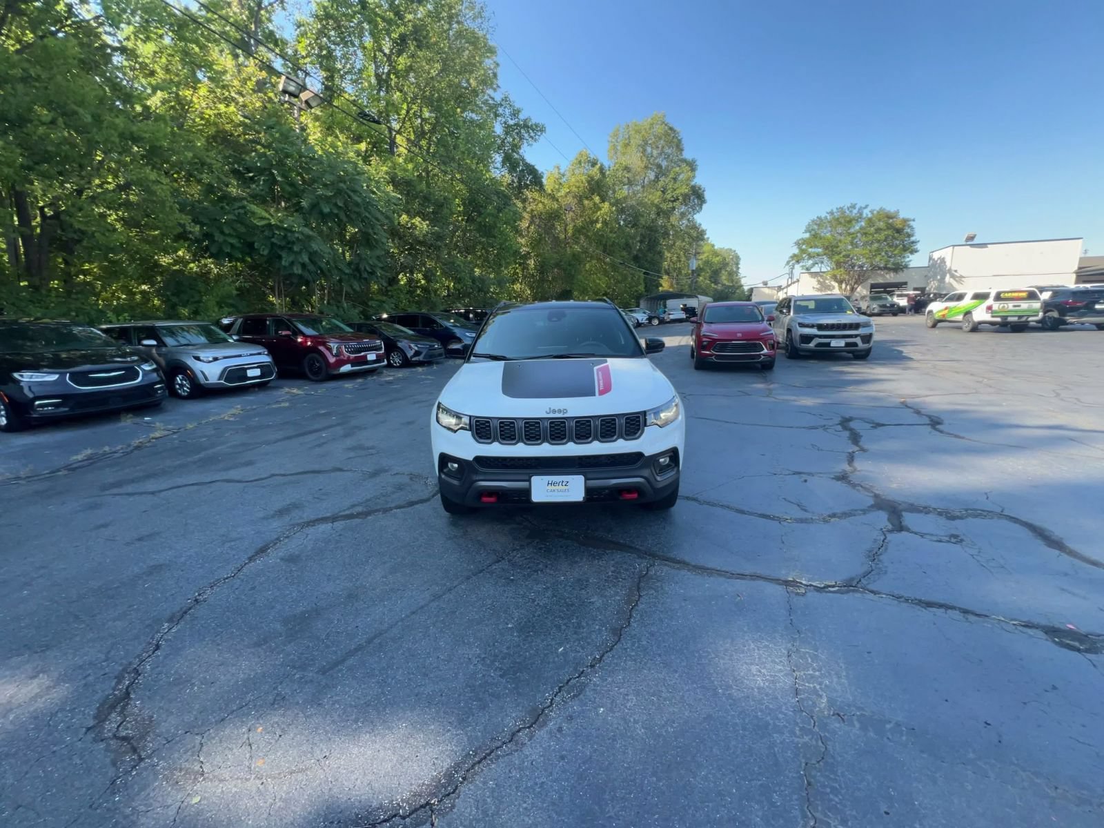 Used 2025 Jeep Compass Trailhawk AWD/4WD image 4